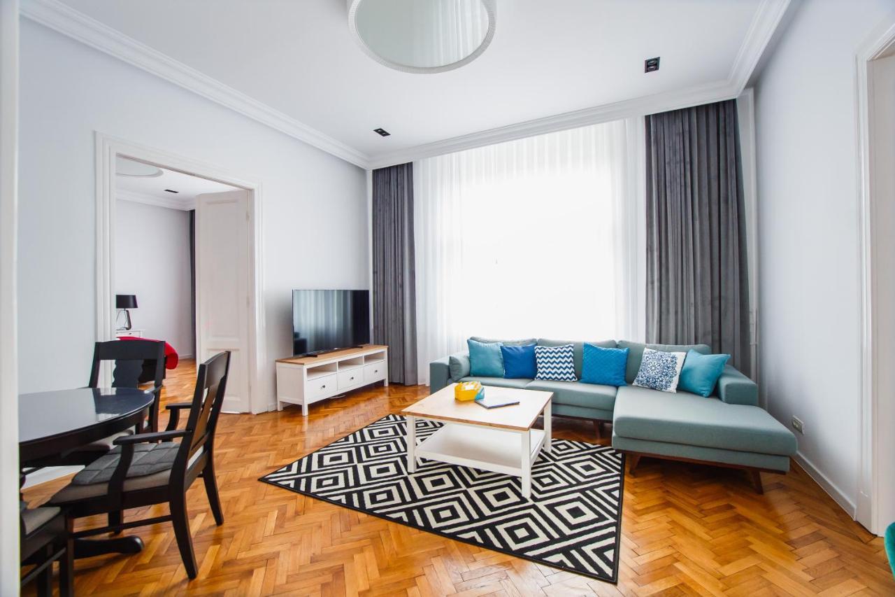 Spacious Riverviews Apartment Near Piata Unirii Oradea Exterior photo