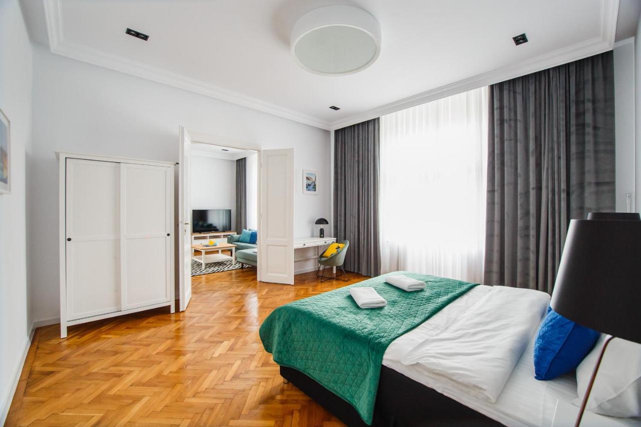 Spacious Riverviews Apartment Near Piata Unirii Oradea Exterior photo